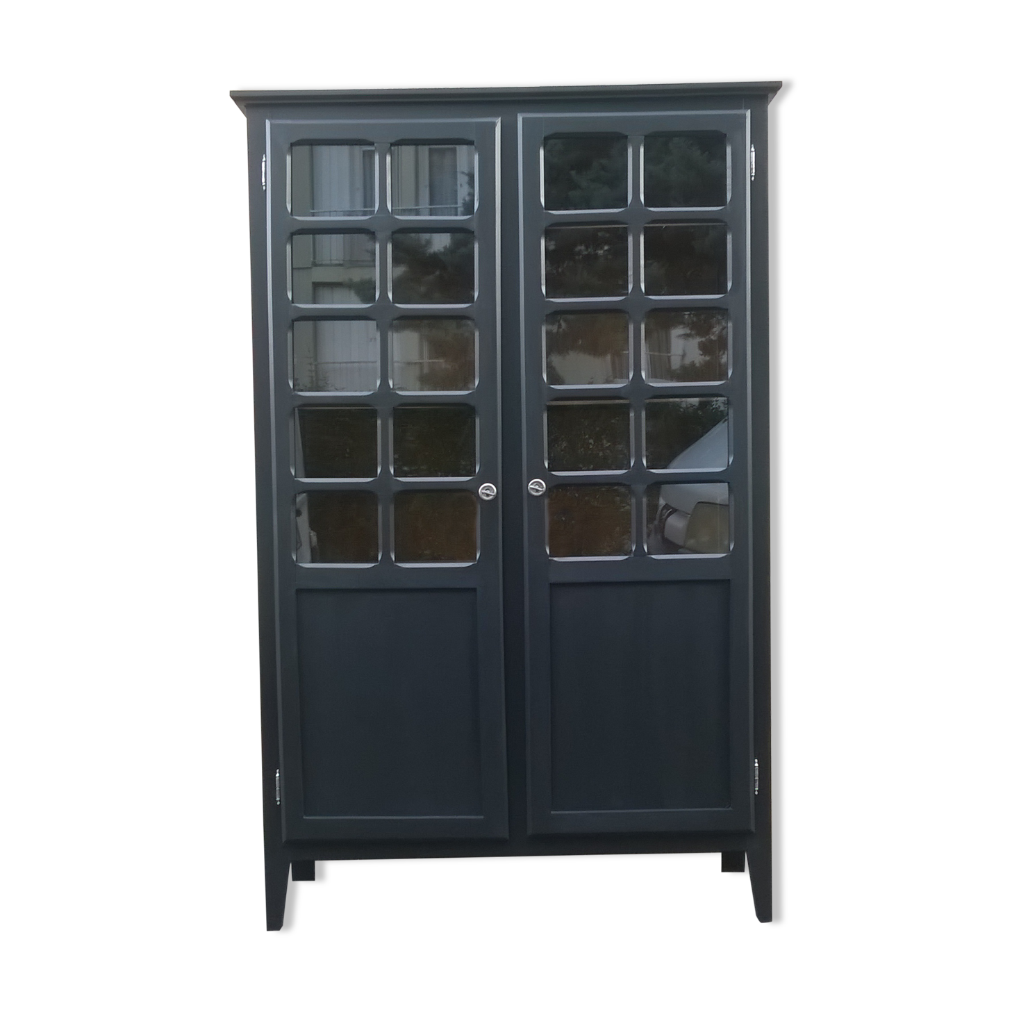 Parisian showcase cabinet