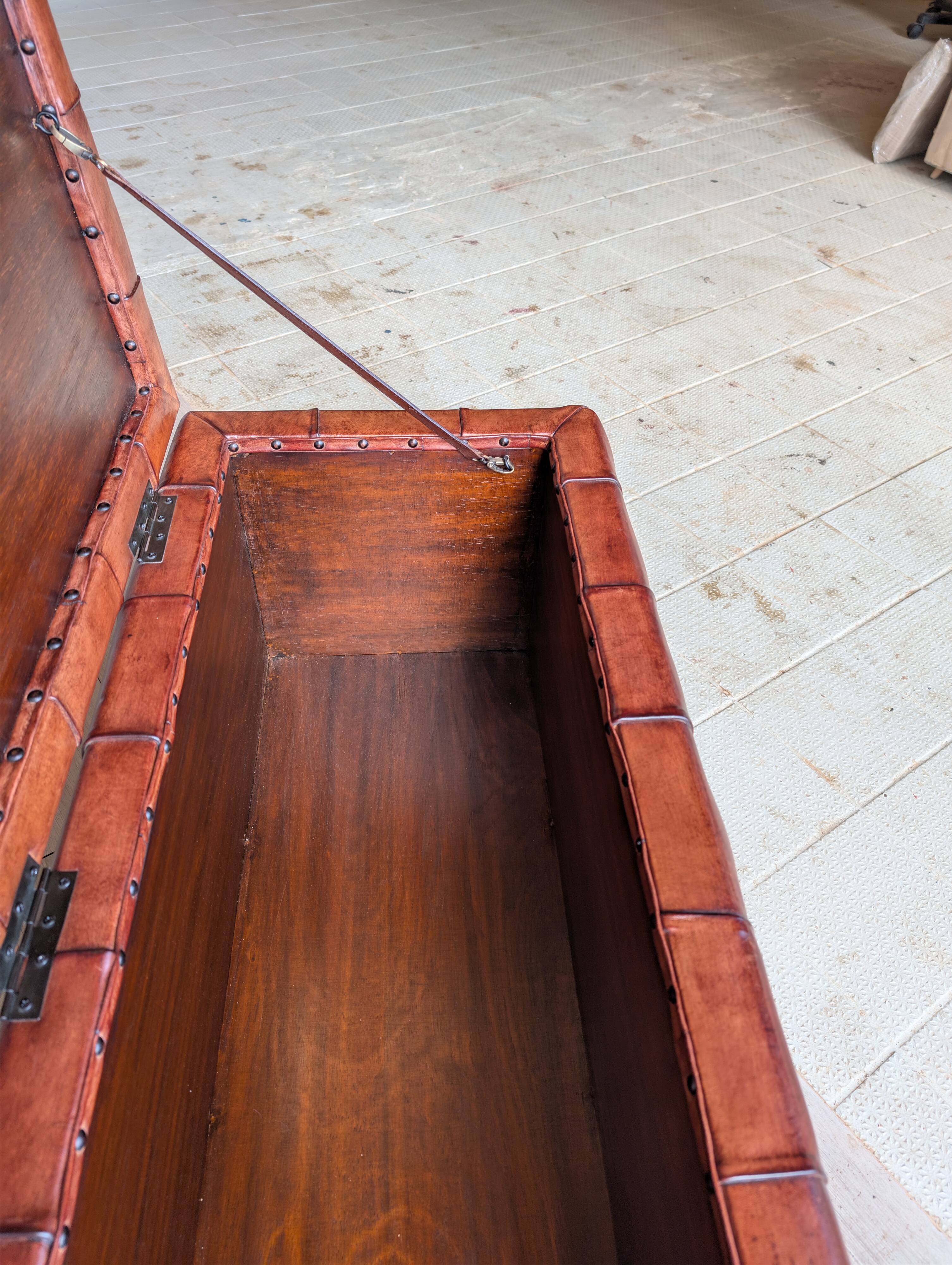 Chesterfield-style leather chest - "Jack" model - Olivier de Schrijver