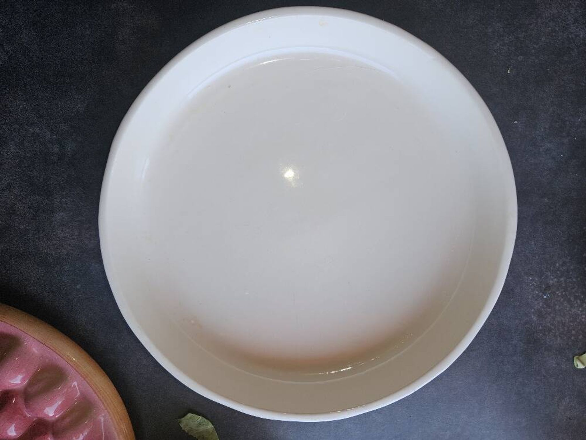 Vintage dessert plate in glazed ceramic with strawberry design, 1950s-1970s.