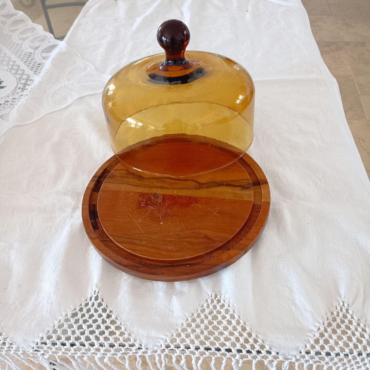 Cheese bell and its olive wood tray