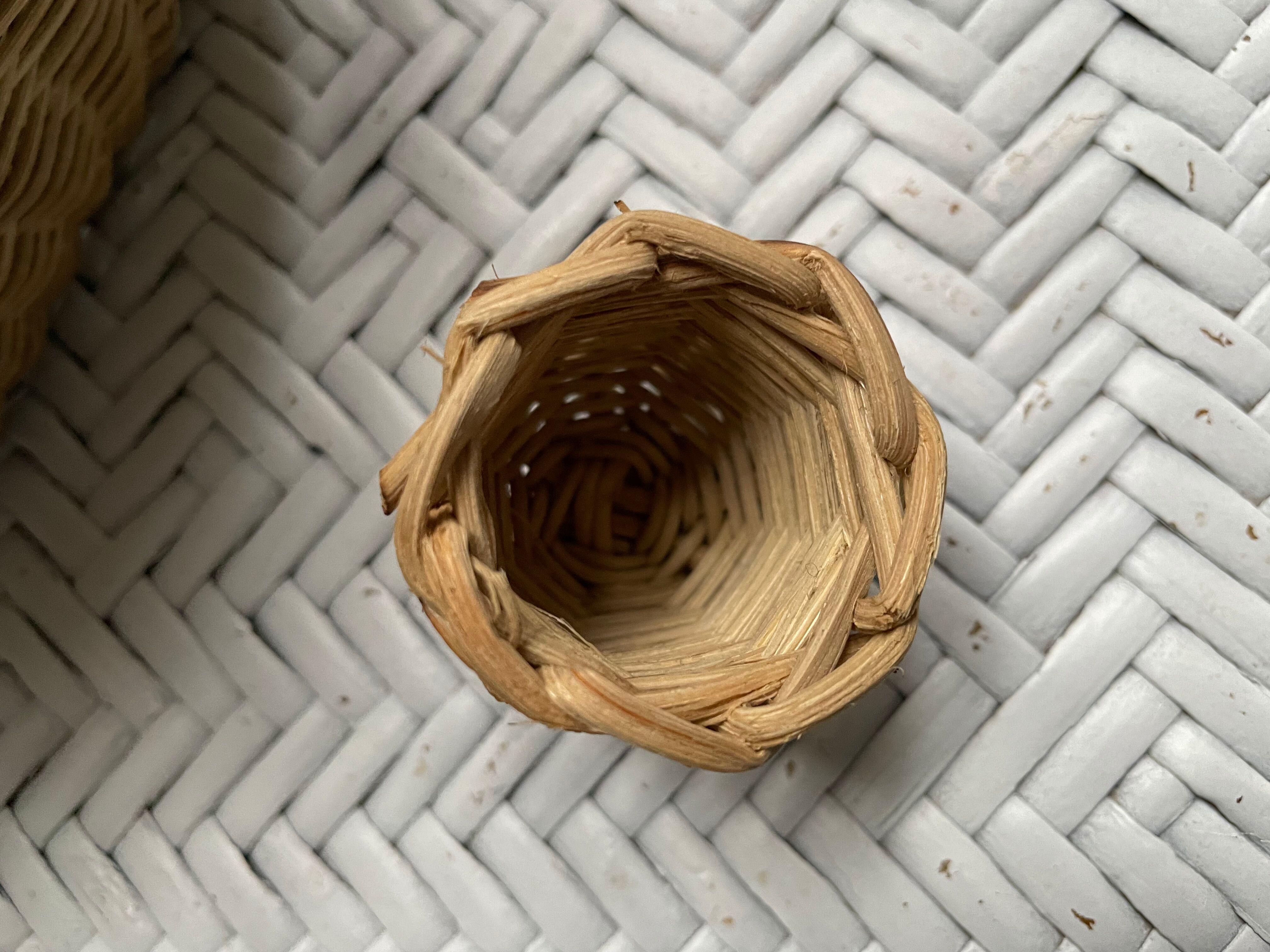 Wicker-sheathed glass bottle