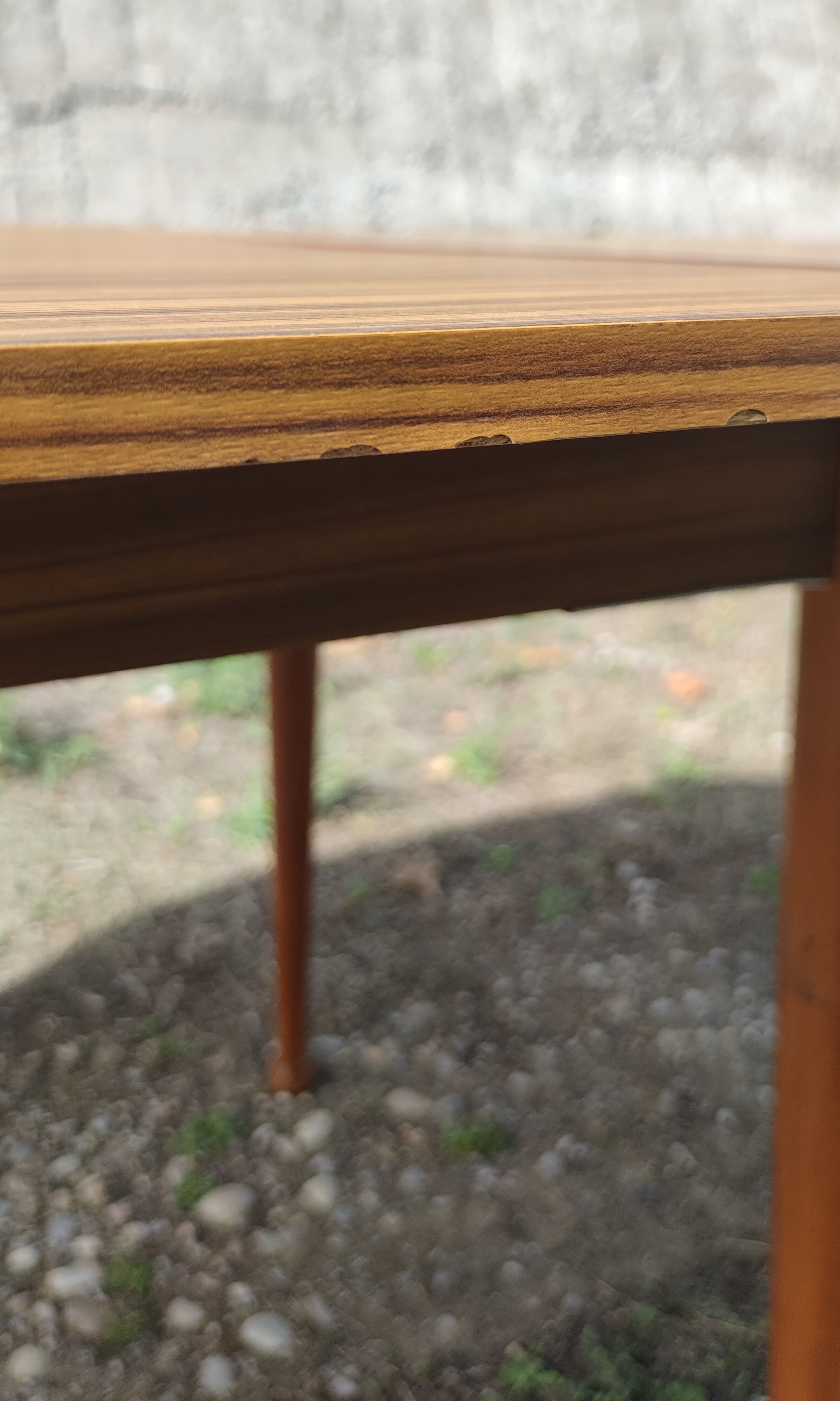 Vintage extendable round table