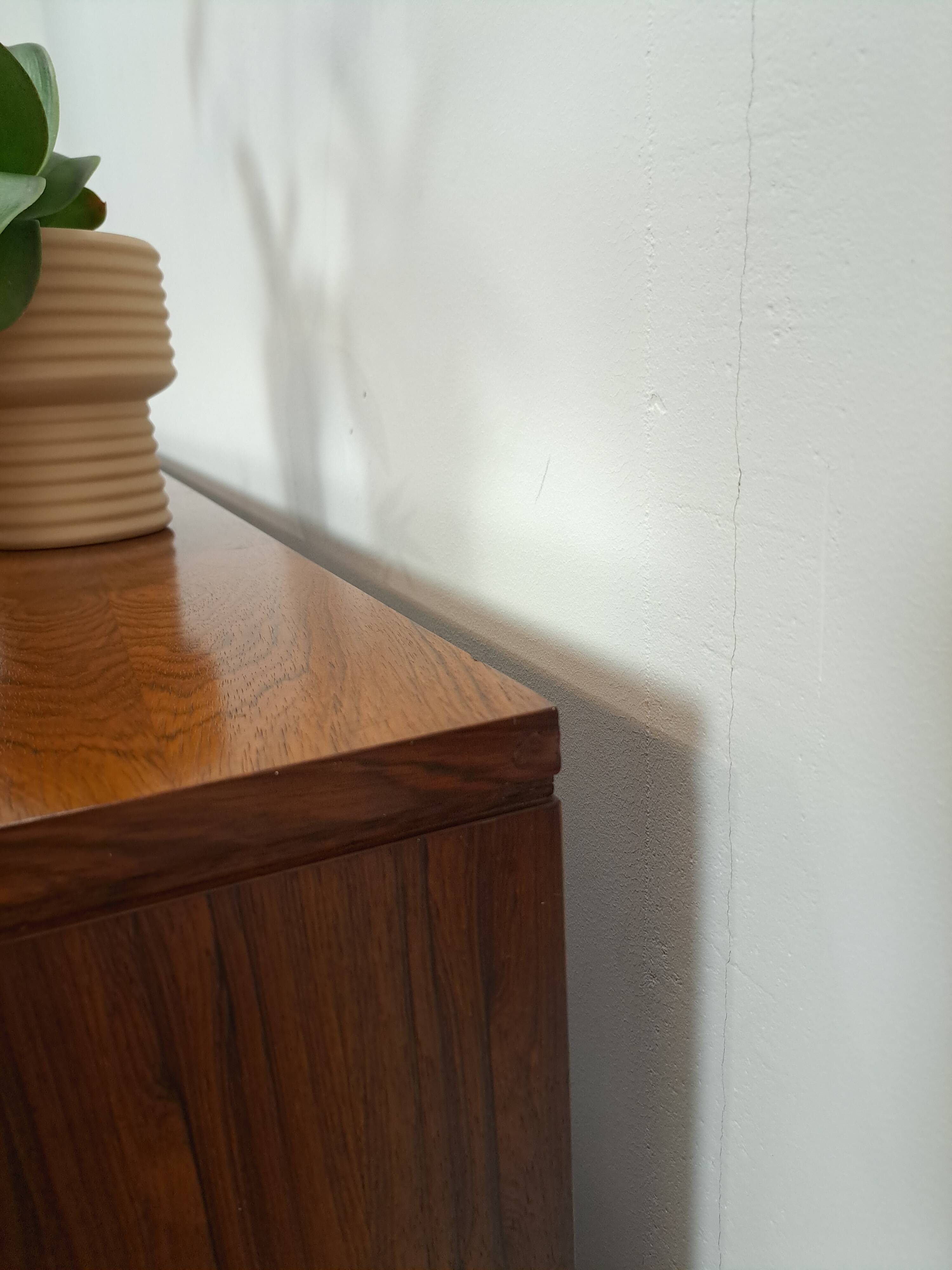 Dressoir rio palissandre plus fin avec chromen poten en lades