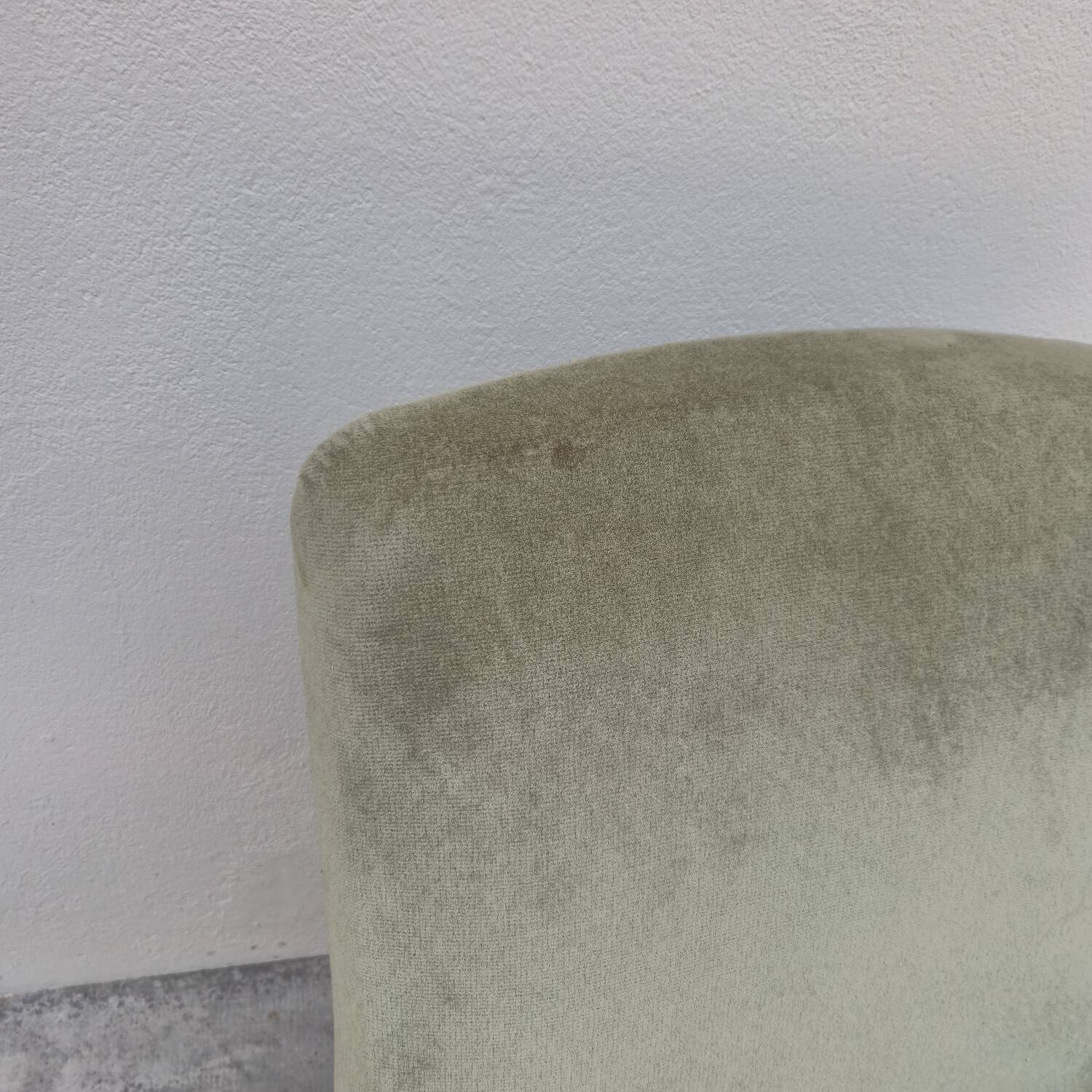 Napoleon III period velvet toad armchair, 19th century