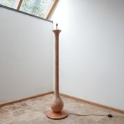 Lampadaire en marbre rose
