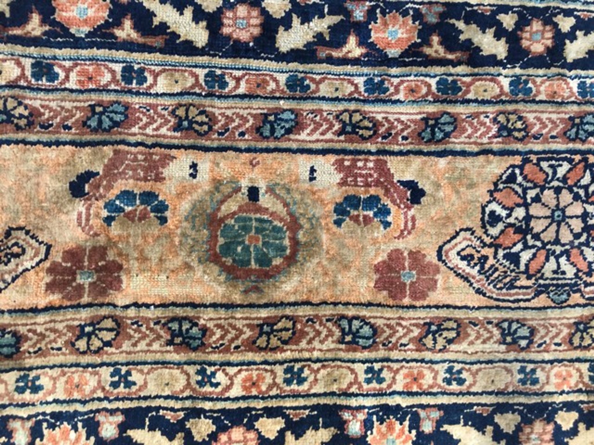 Very beautiful antique Persian carpet Tabriz very fine silk 135x160 cm