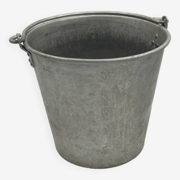 Aluminum bucket