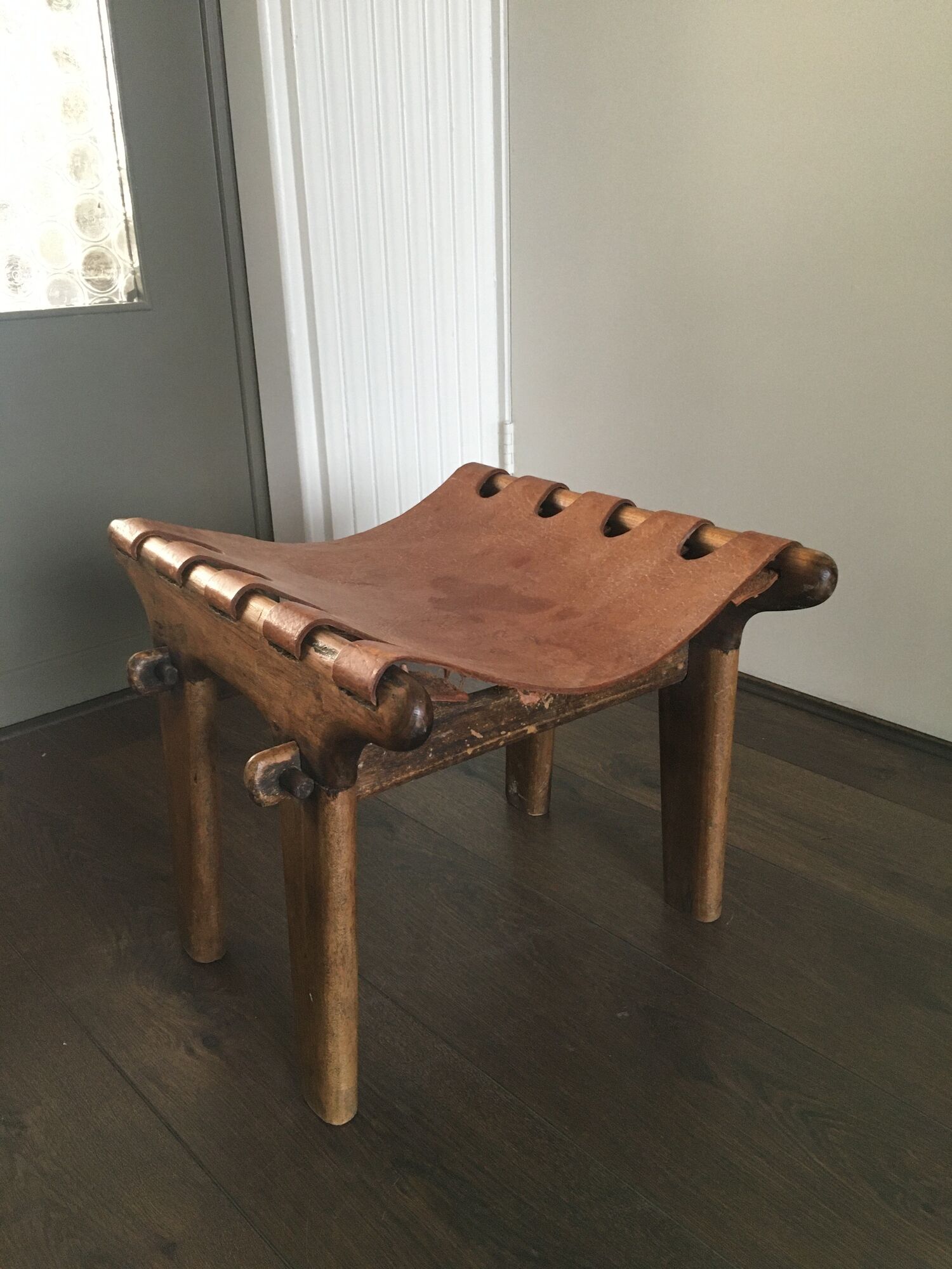 Vintage rustic ecuadorian leather sling footstool by Angel I. Pazmino, 1960s