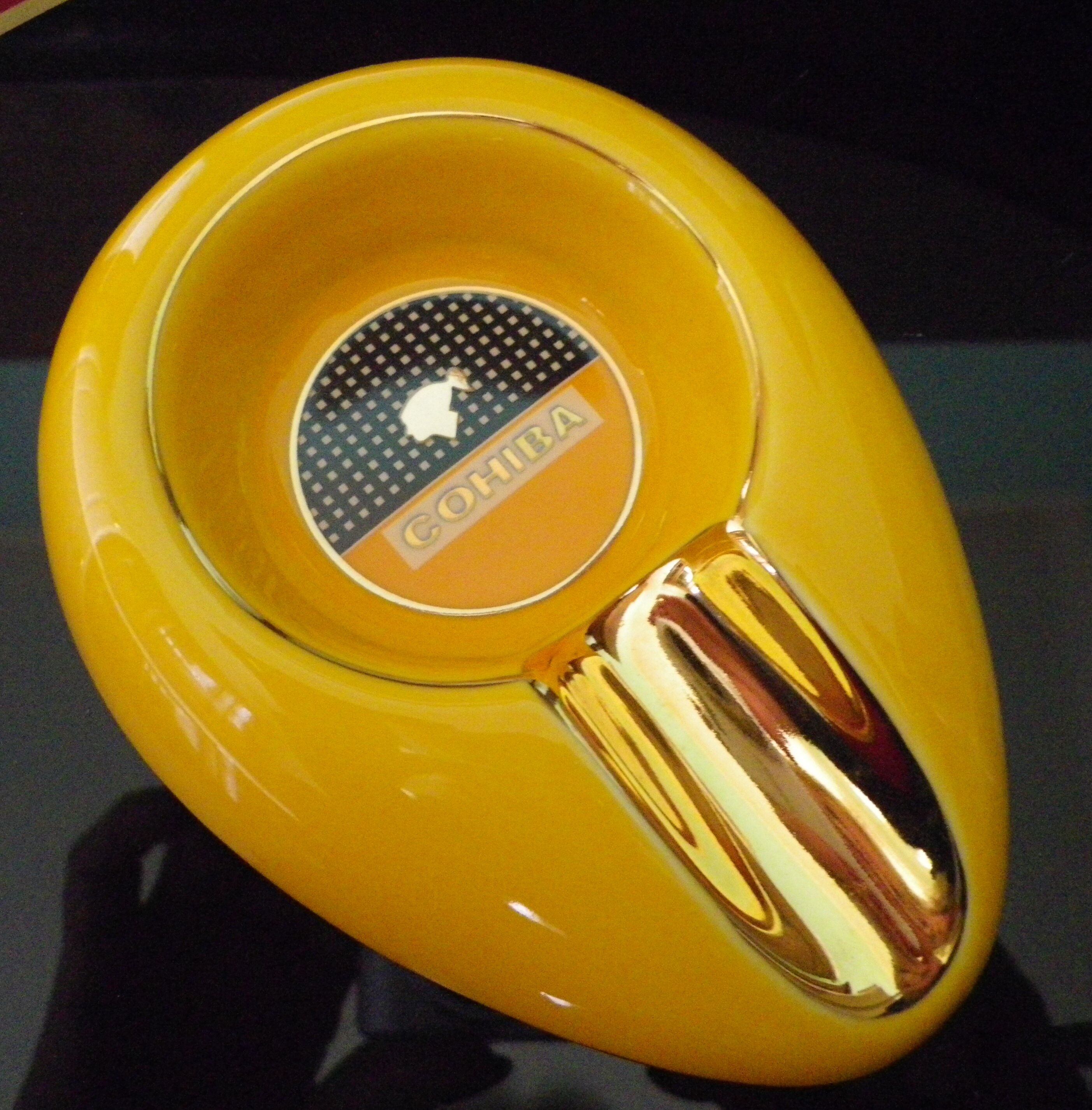 Ashtray Cohiba, design, glazed porcelain, origin Cuba