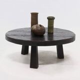 Table basse ronde à trépied brutaliste en chêne massif teinté des années 1970