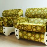 A pair of vintage mid-century modern arm chairs - Italy 1970s