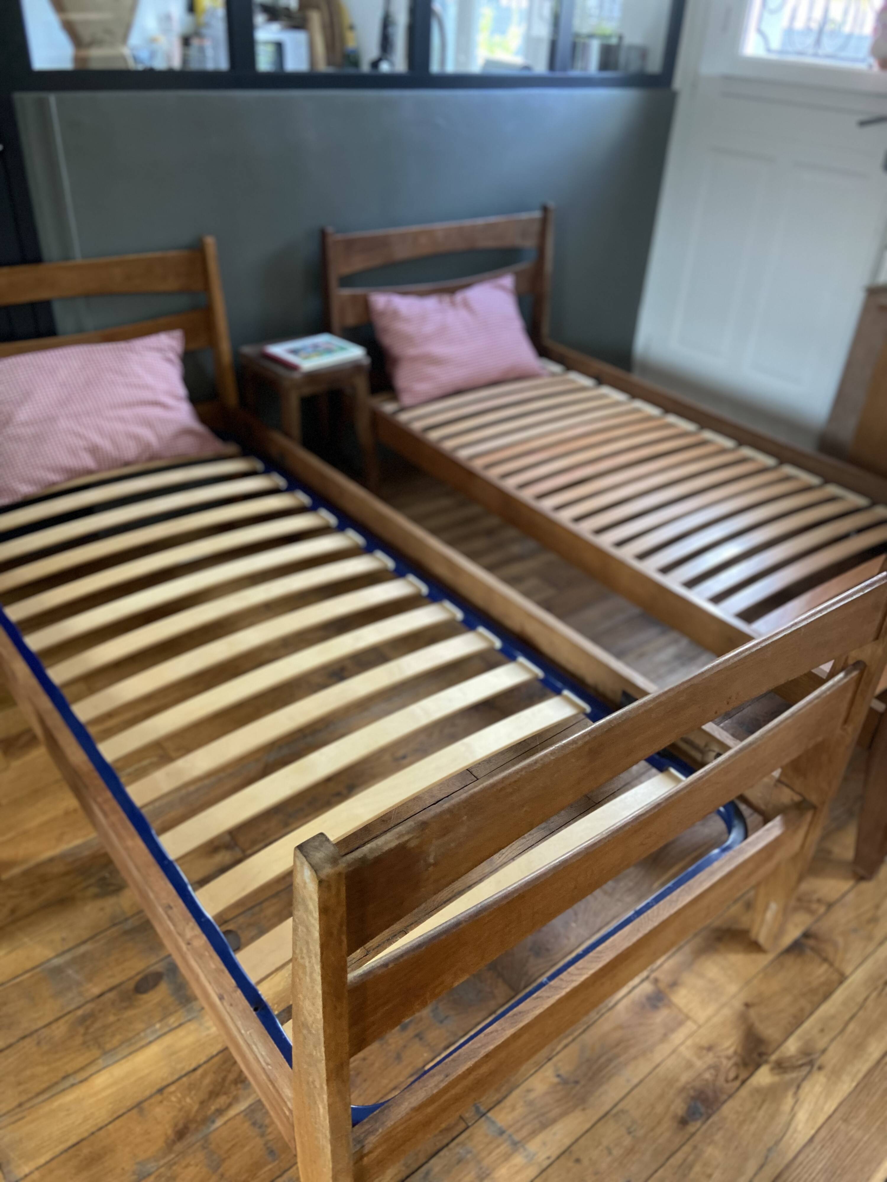 Pair of twin beds 1950