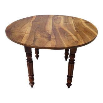 Round table with flaps, solid walnut, late nineteenth century