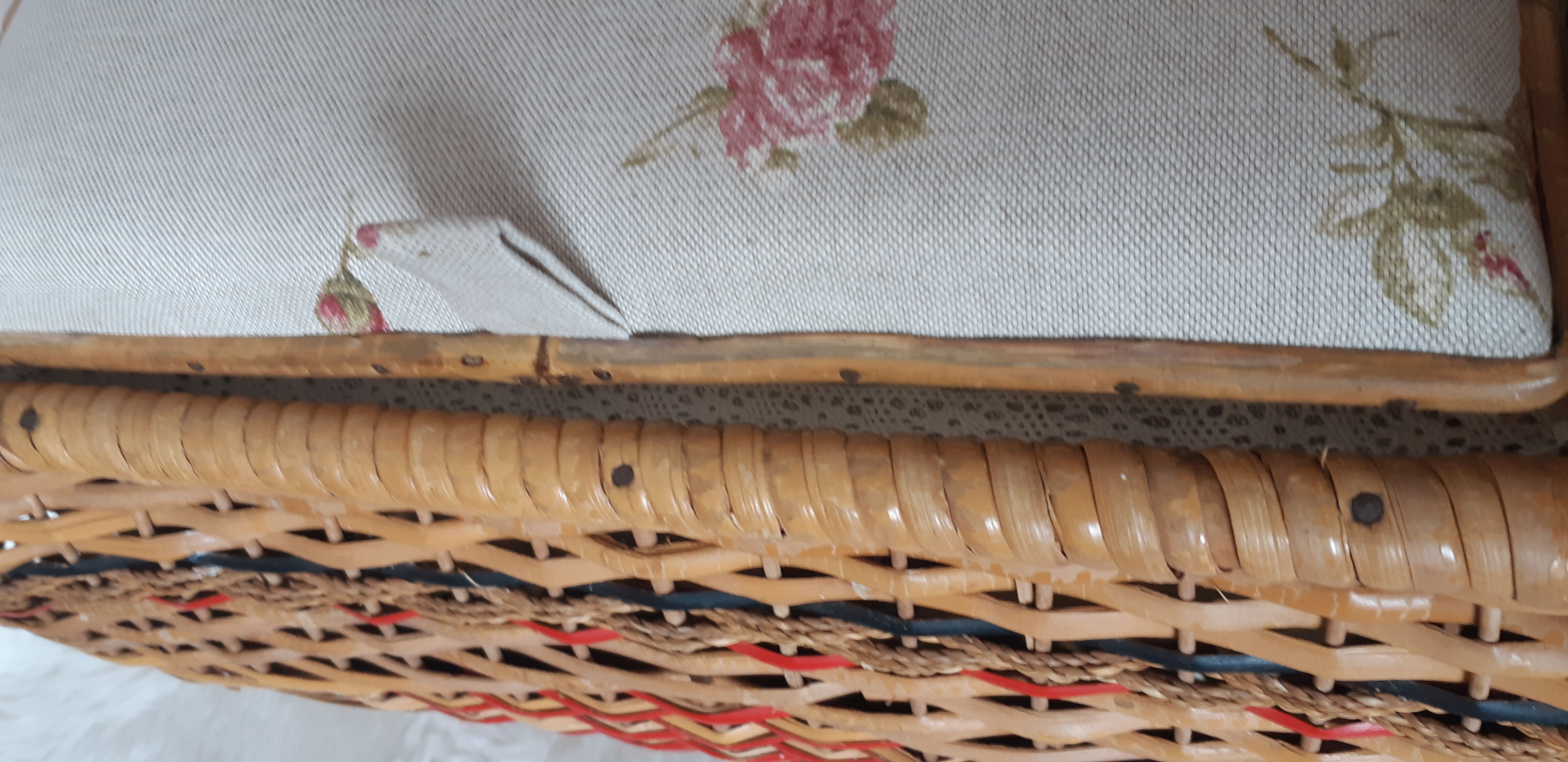 Wood and rattan worker