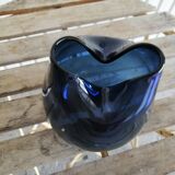 Vase bleu fumé en verre soufflé