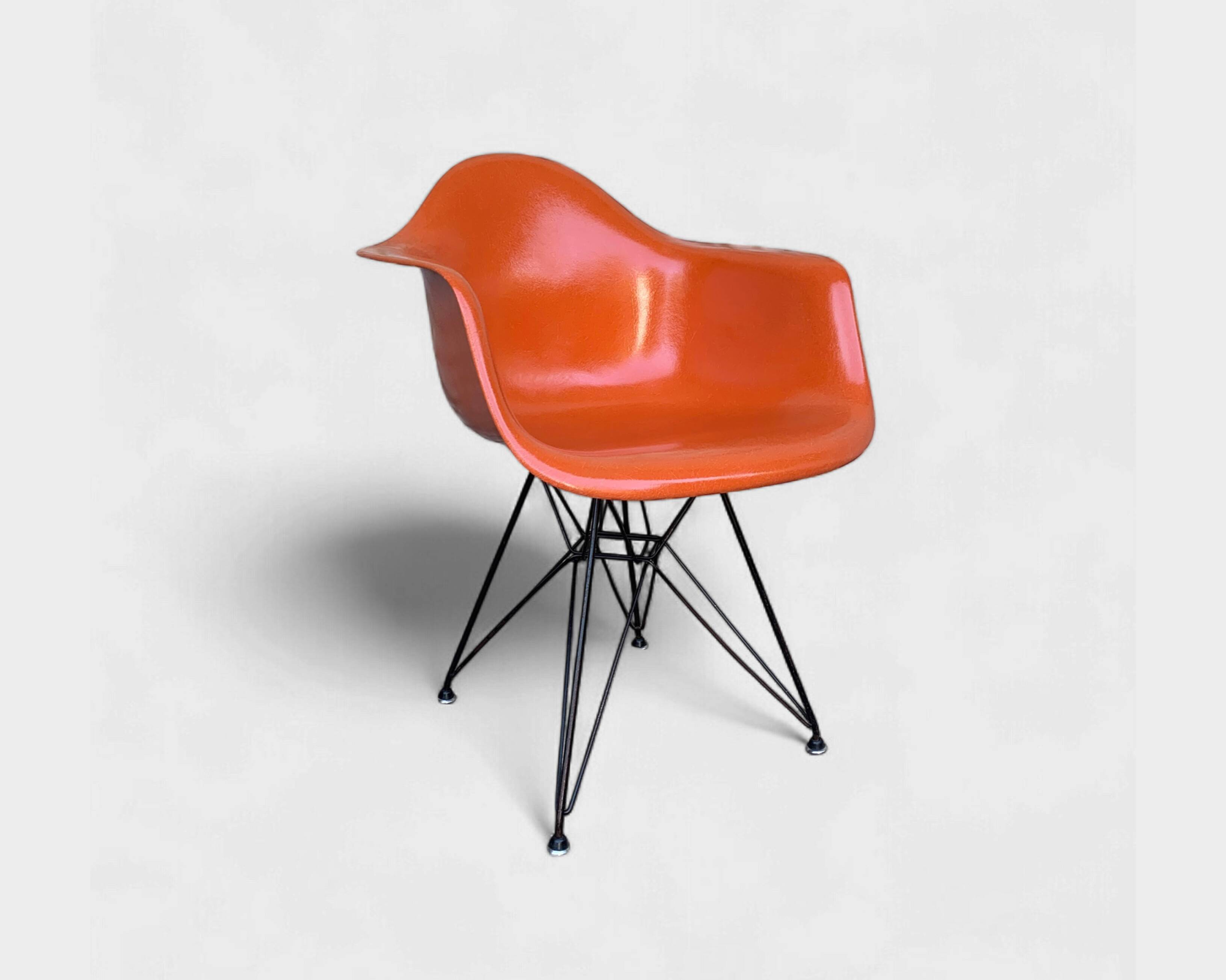 Fauteuil Eames DAR orange, base Eiffel originale, Herman Miller, 1960