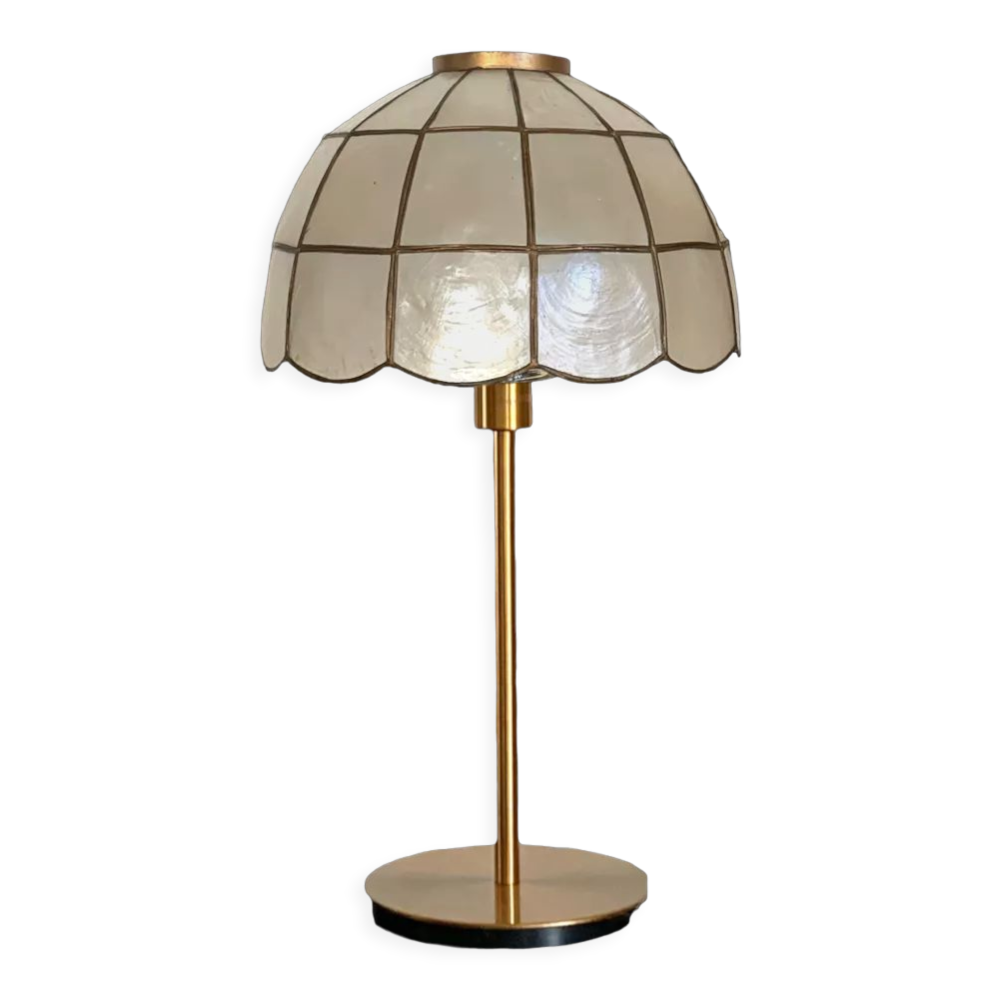 Table lamp with a vintage mother-of-pearl lampshade set