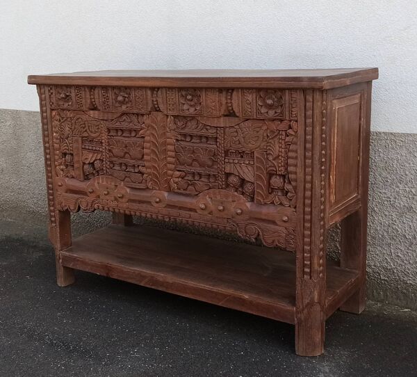 Coffre haut ancien en bois