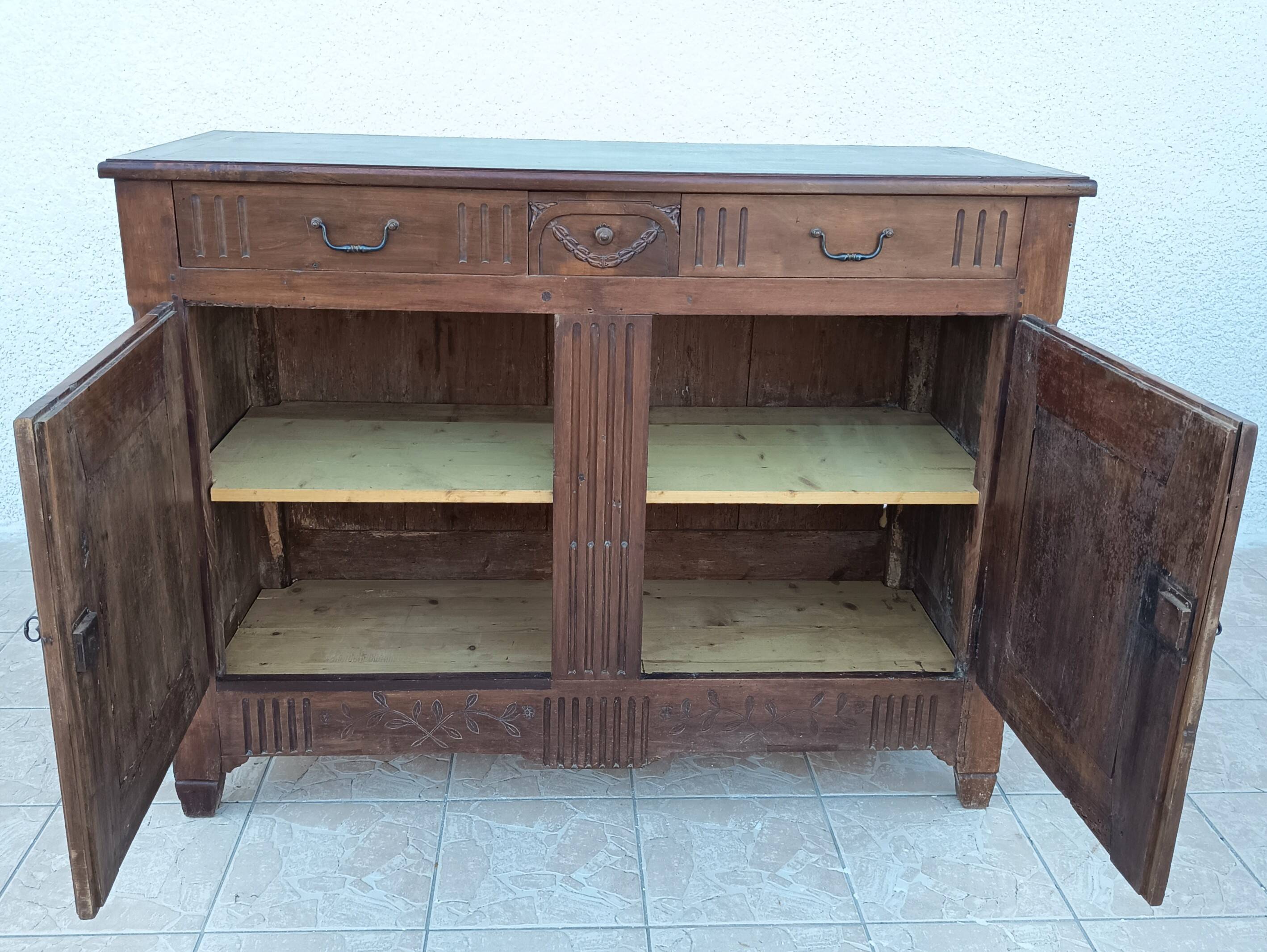 Louis XVI walnut buffet from the 19th century