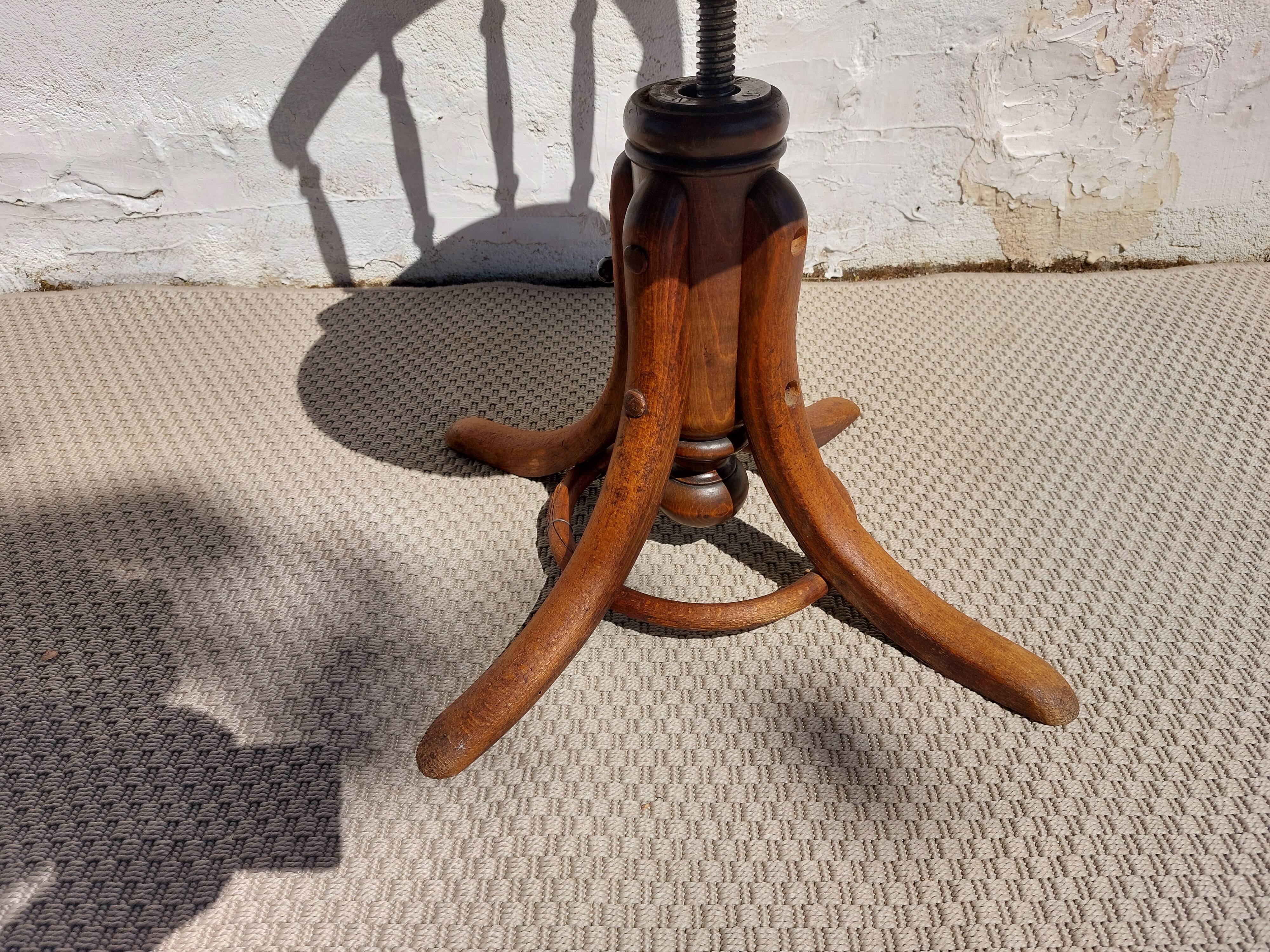 Fischel swivel chair
