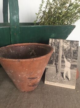 2 old resset pots used in gemming