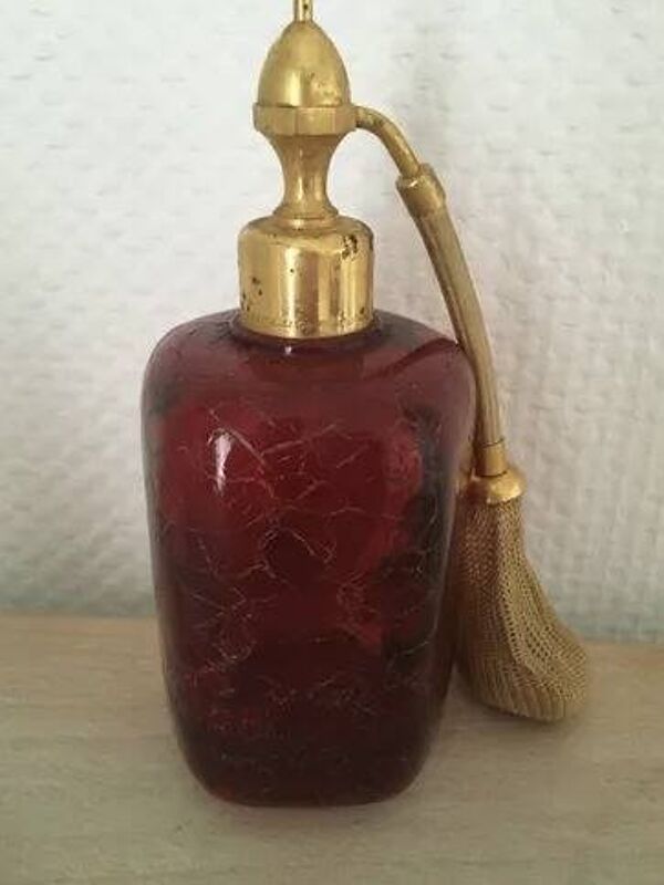 Flacon de parfum ancien.
