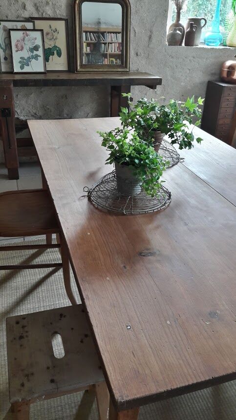 Farm table