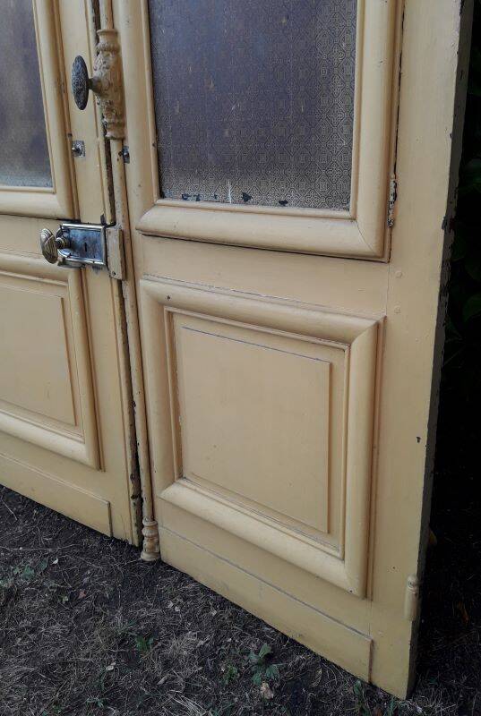 19th century double arched entrance door in oak with grilles and old glass