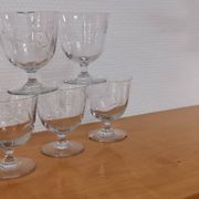 Ensemble vintage de 5 verres gravé sur pieds