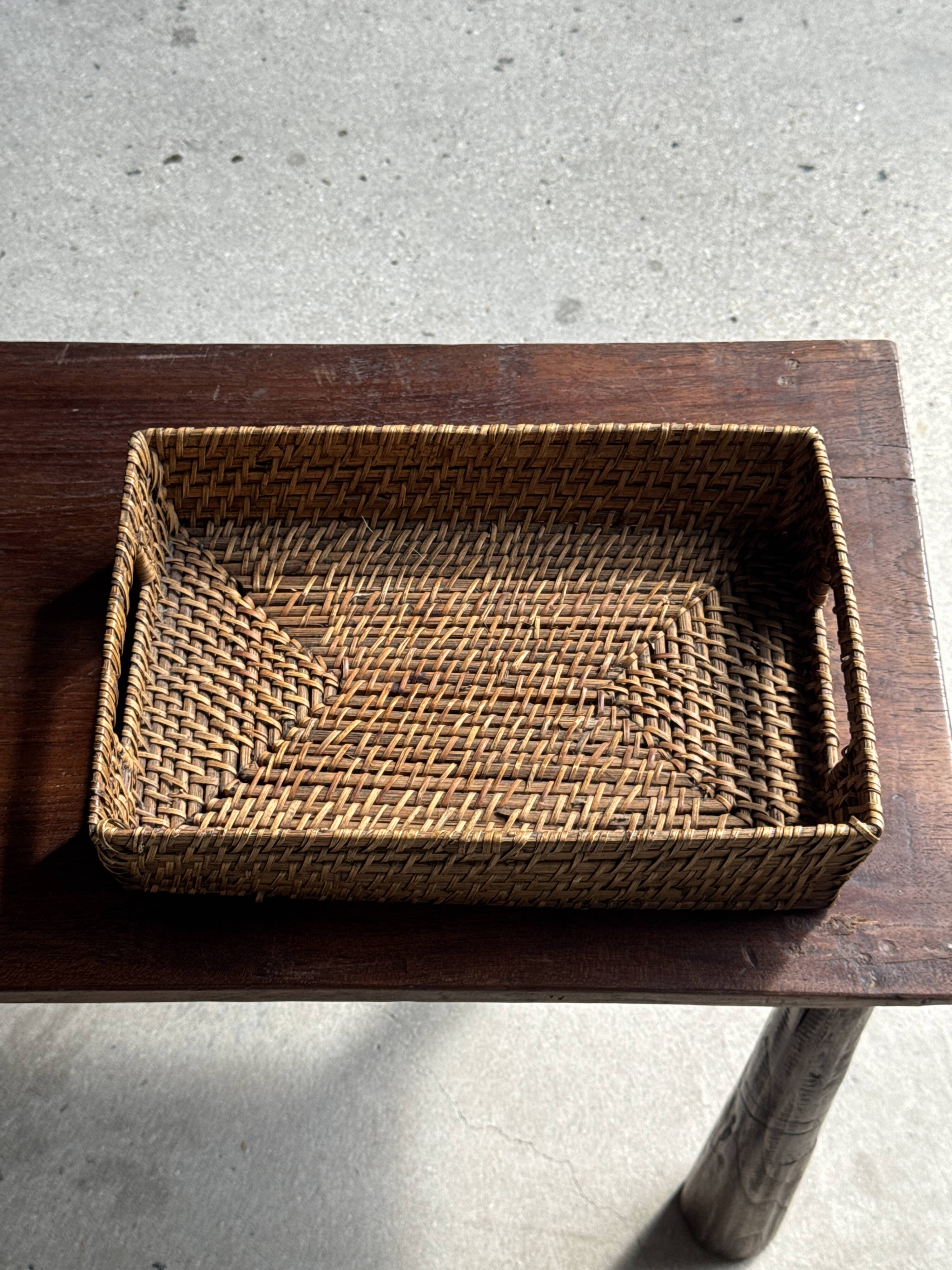 Rectangular woven wicker basket L32 W20 H8 cm