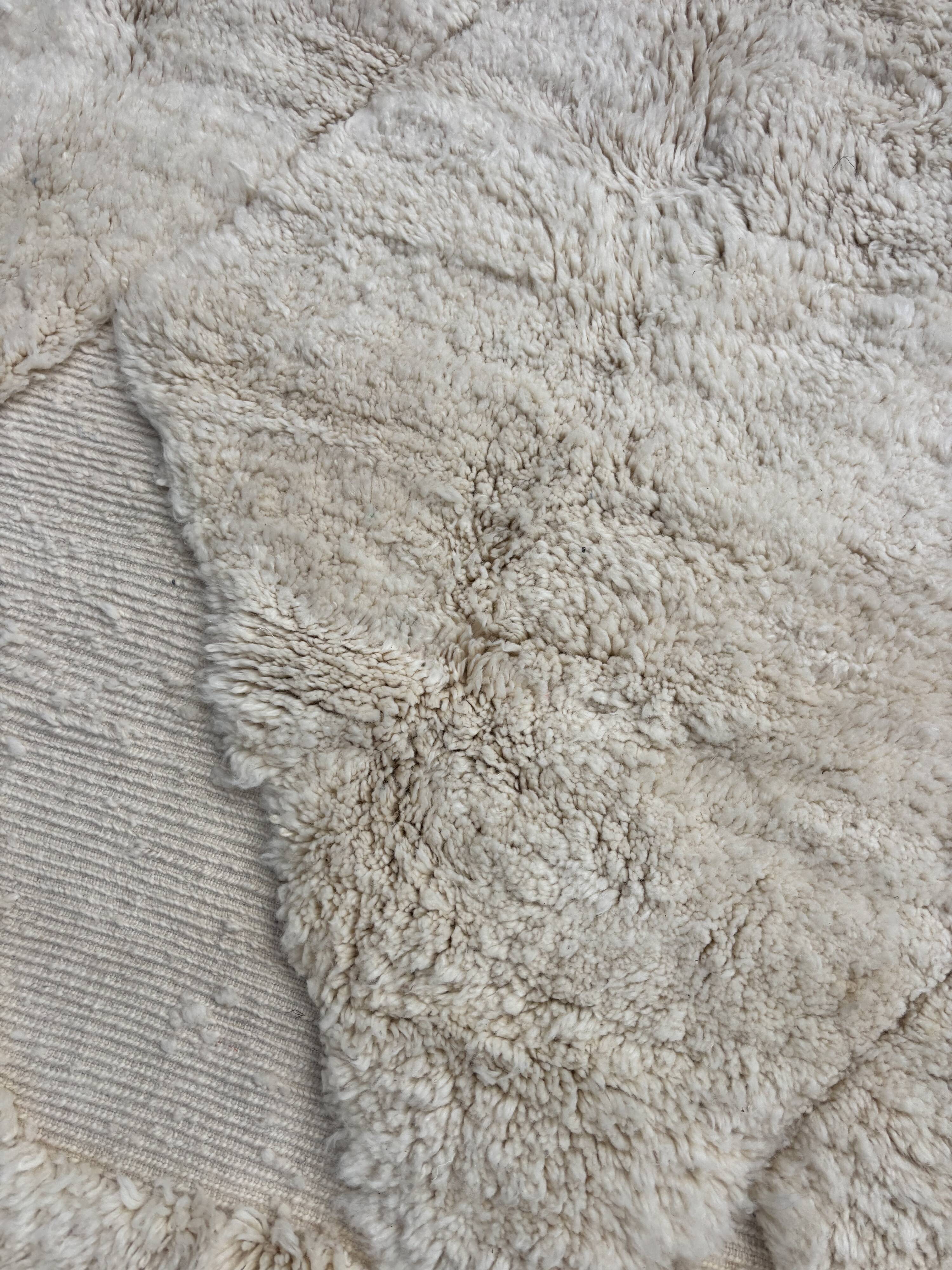 White Moroccan shaggy wool rug