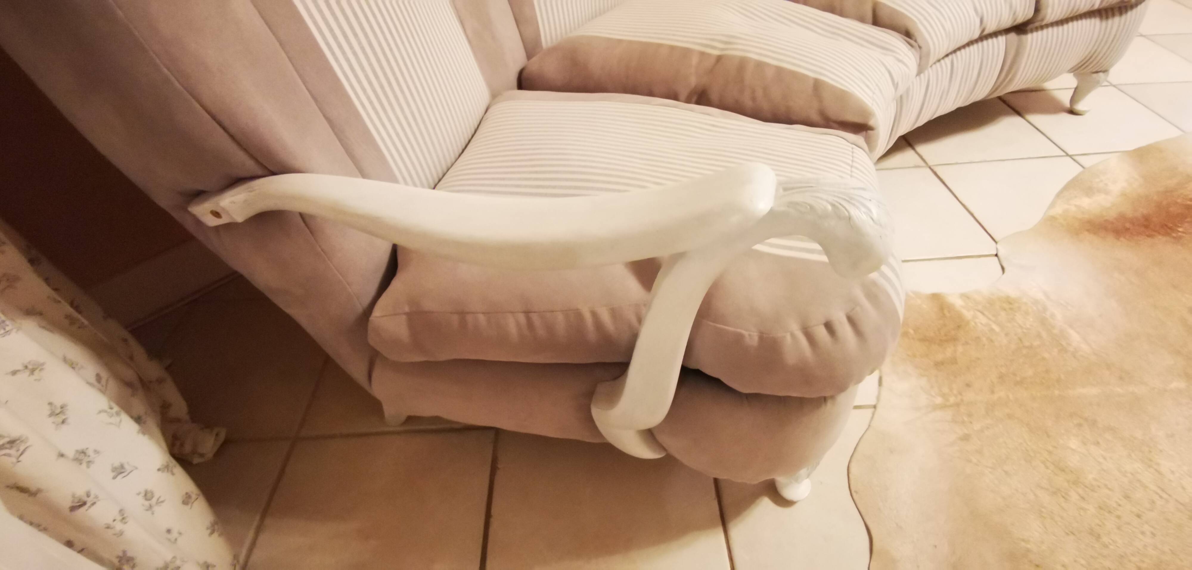 Baroque style curved sofa