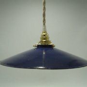 Suspension in blue enamelled sheet metal