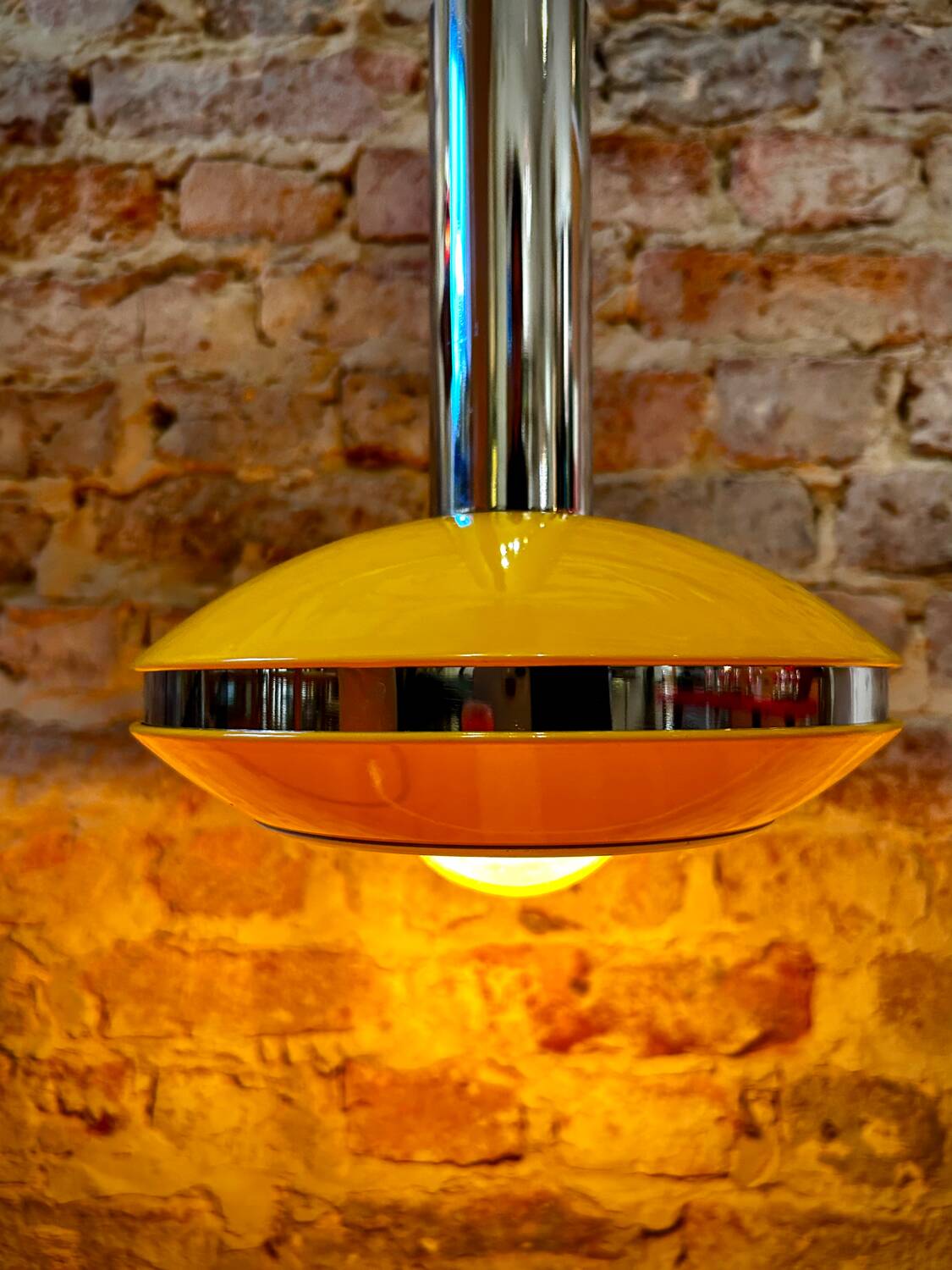 Suspension Space Age yellow & chrome 1970