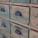 Meuble de quincaillerie industriel en pin peint, France années 1950