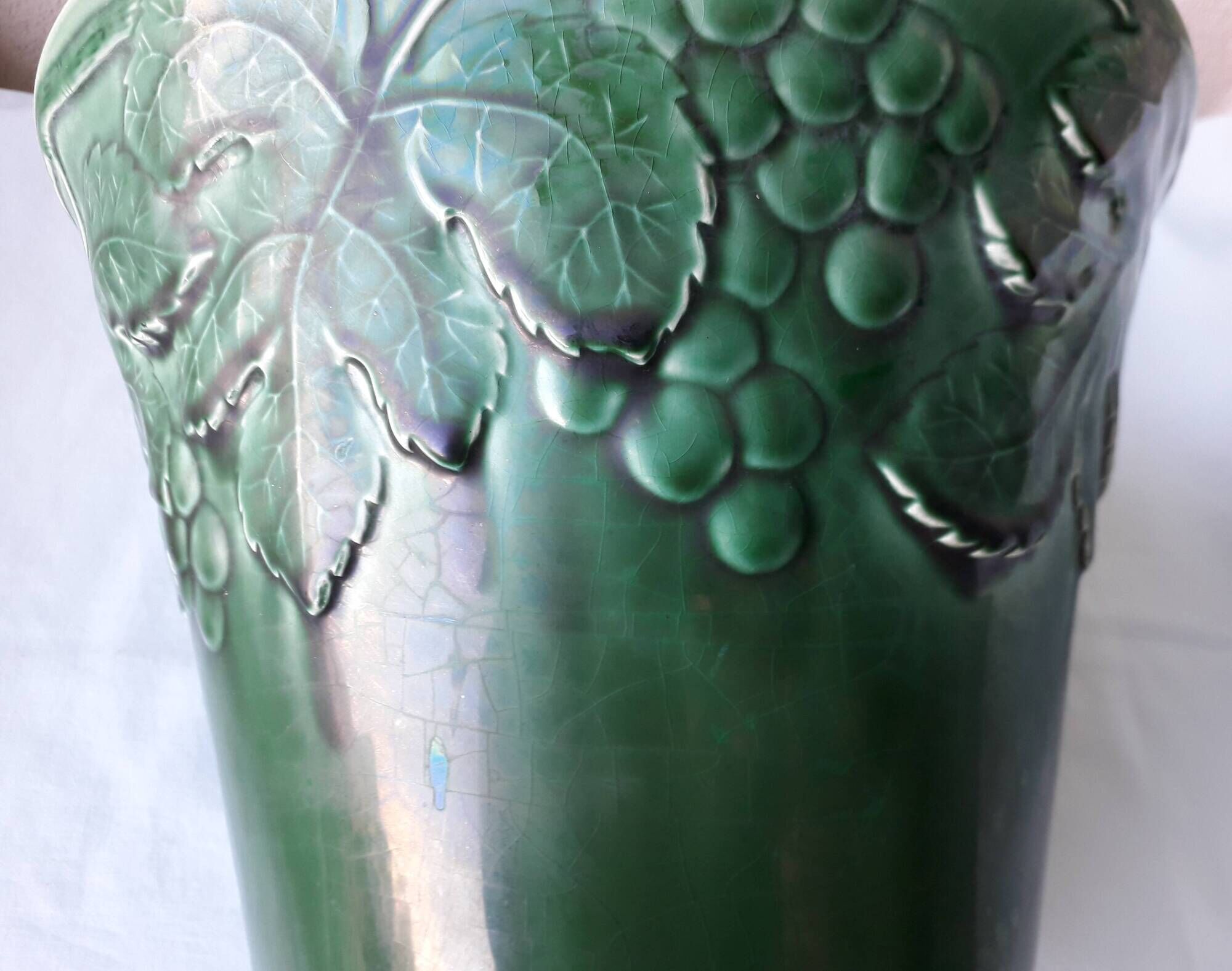 Green ceramic cache-pot