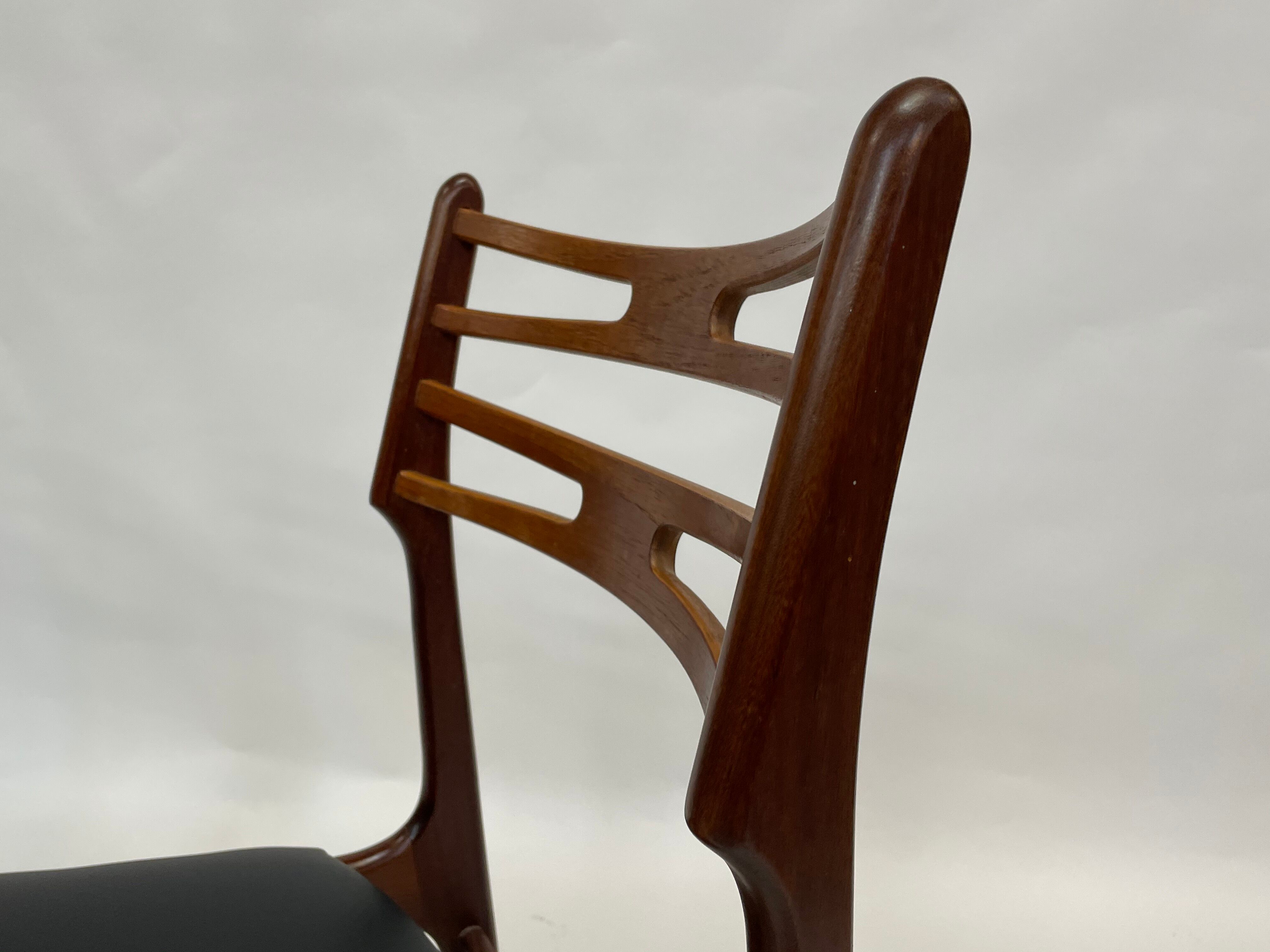 Set of five dining chairs by Johannes Andersen, model 101 Danish Design