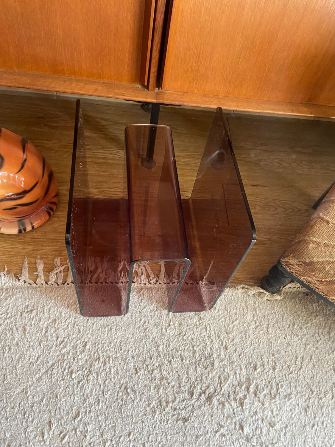 70s magazine rack in altuglas