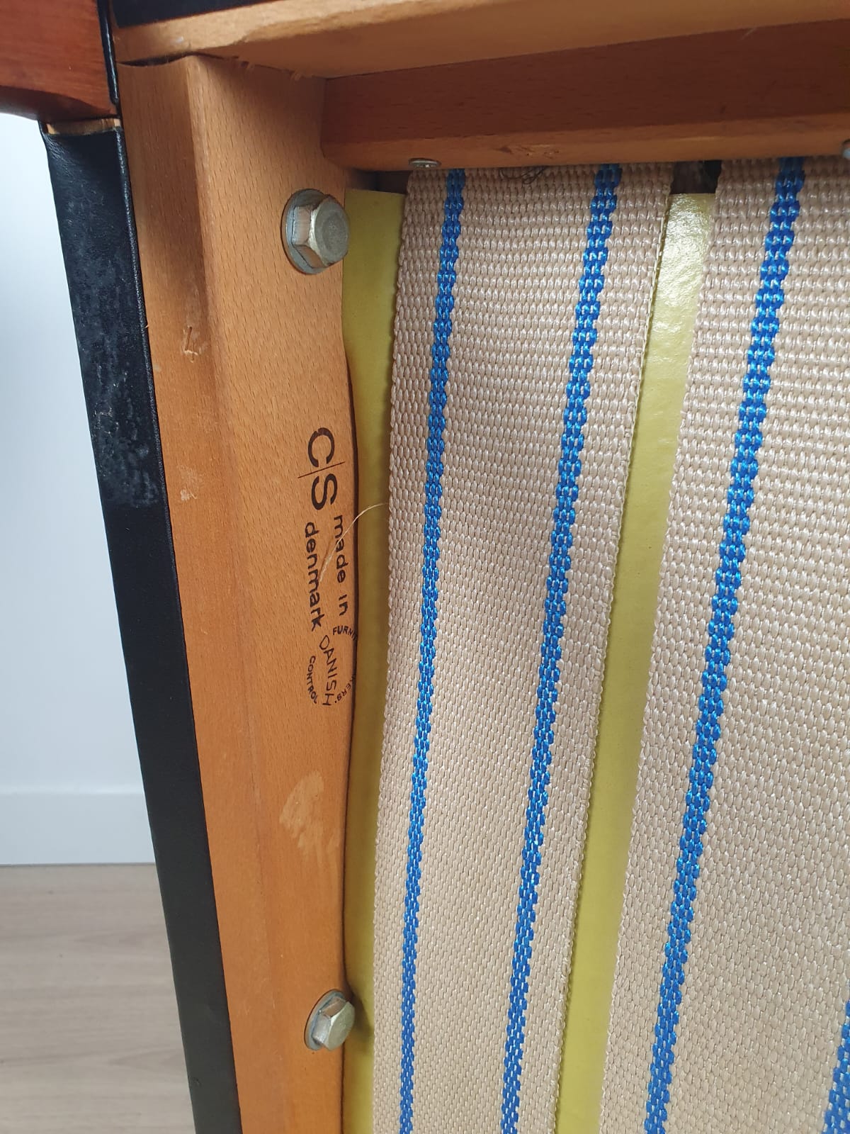 D500 armchair in black leather by Hans Olsen 1960