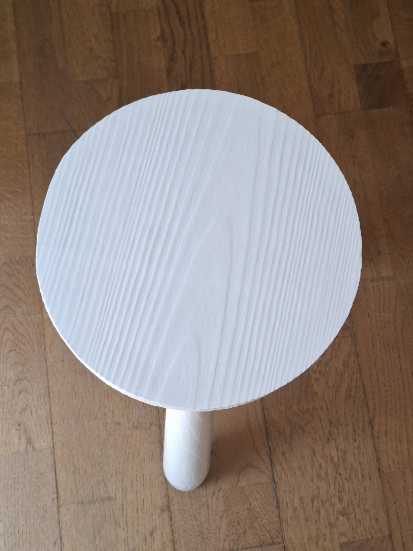 Tabouret tripode