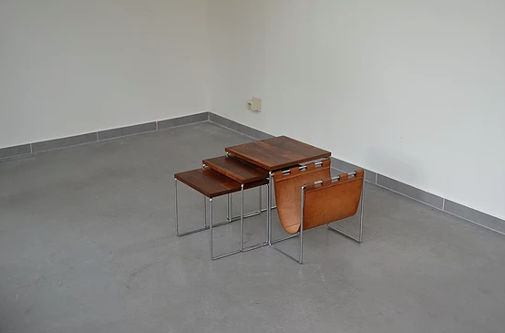 Nesting table / magazine rack