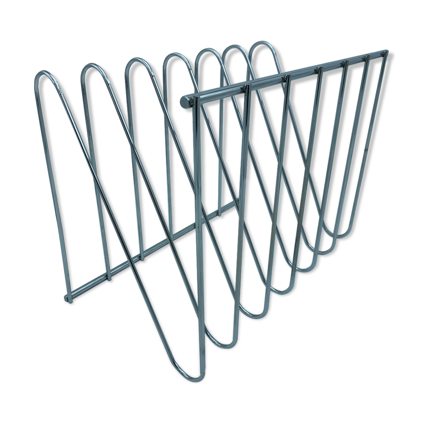 Chrome metal Z magazine rack