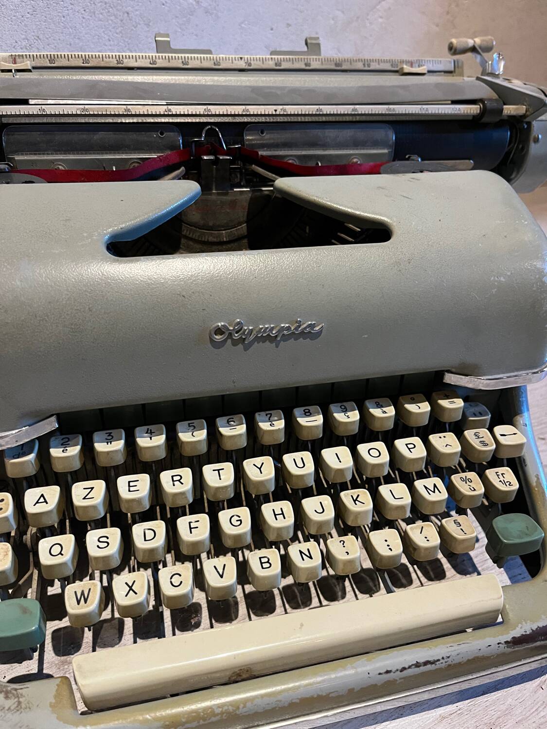 Machine à écrire vintage Olympia