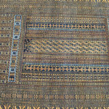 Authentic 1950 Persian rug with fine 135cm x 96cm motifs
