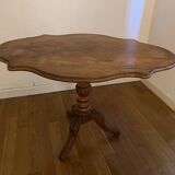 Oval pedestal table