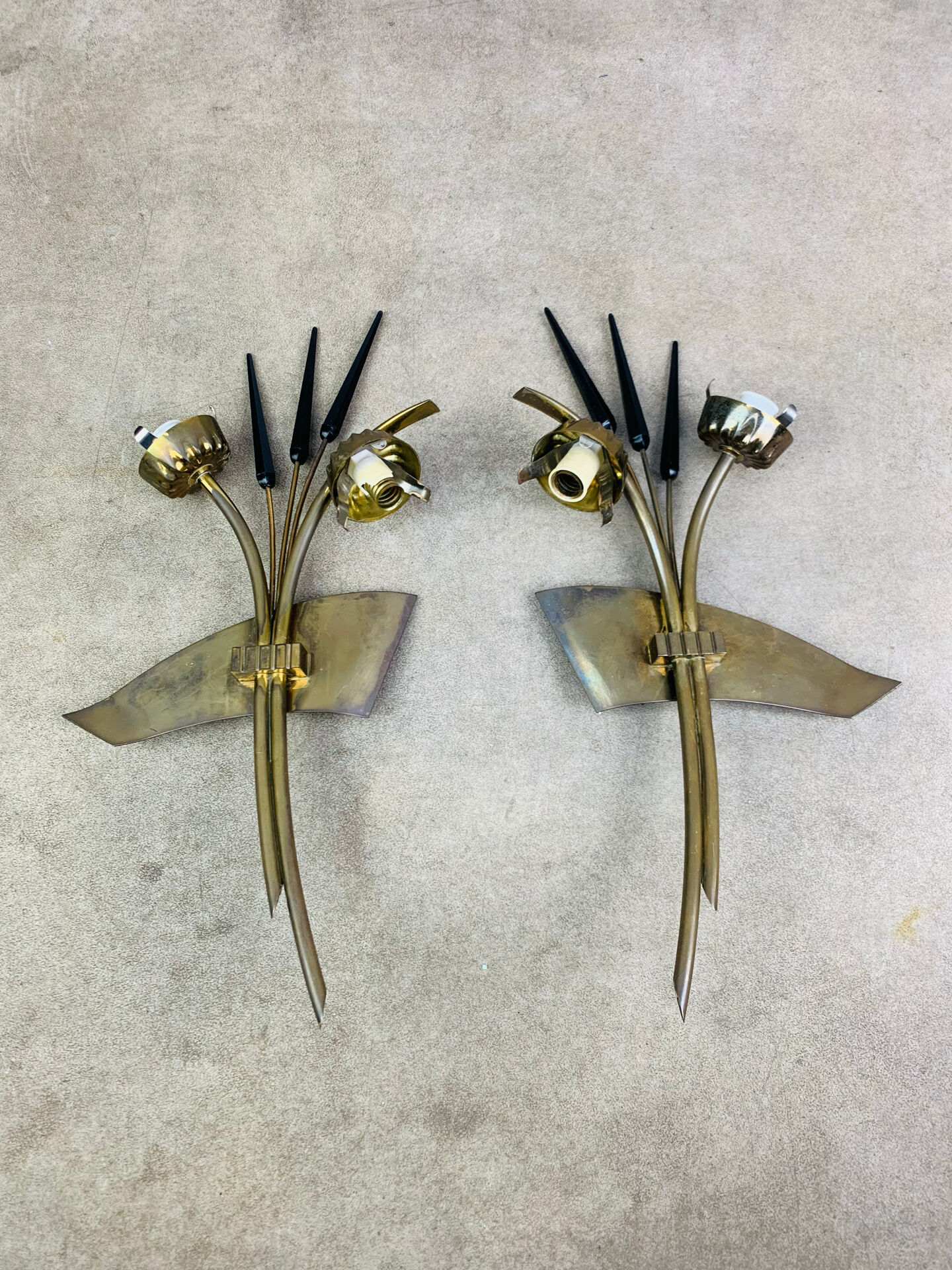 Pair of 1950s wall lights in brass and opaline tulips, Lunel/Arlus