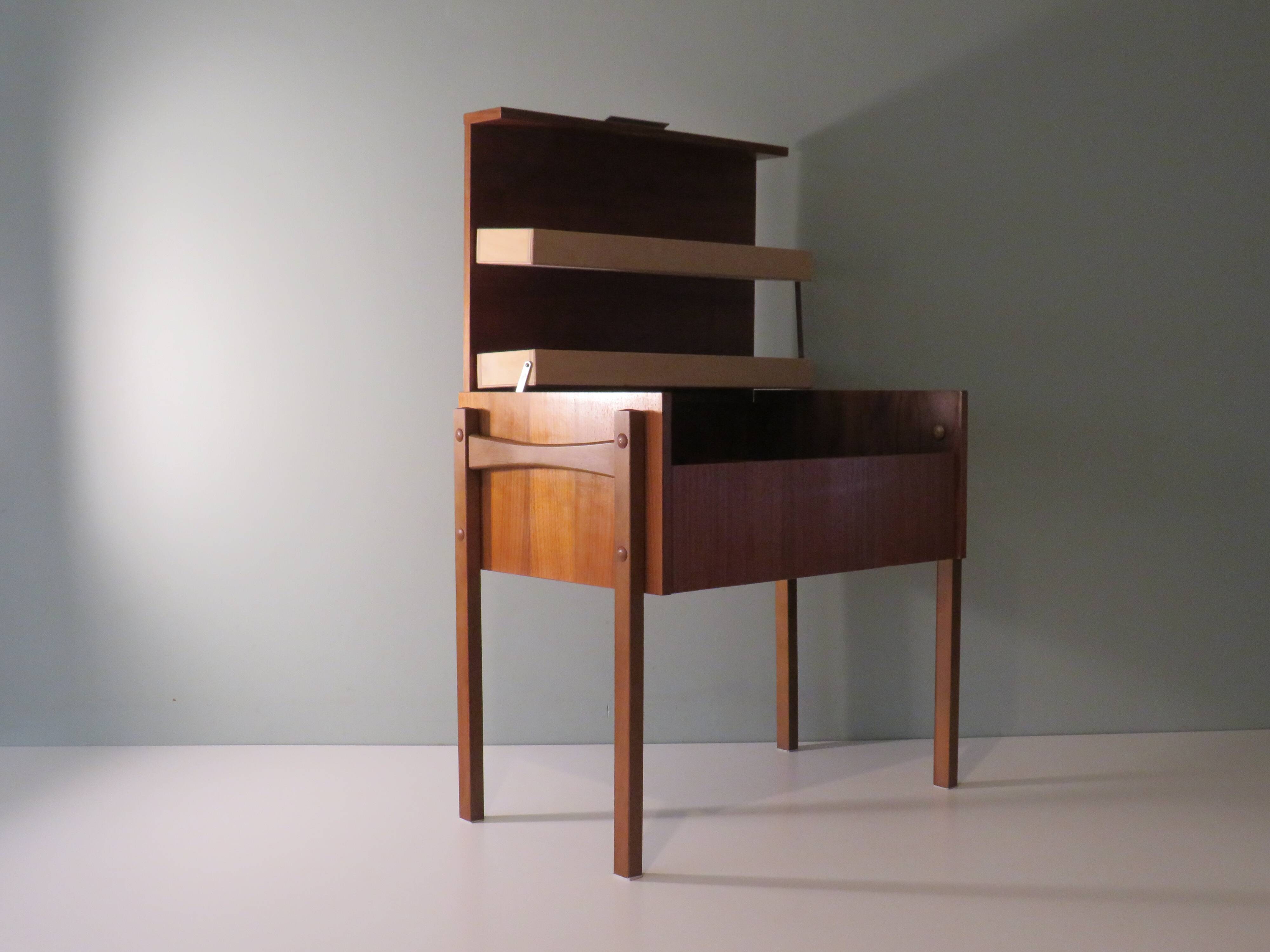 Meuble à couture vintage, Scandinavie 1970