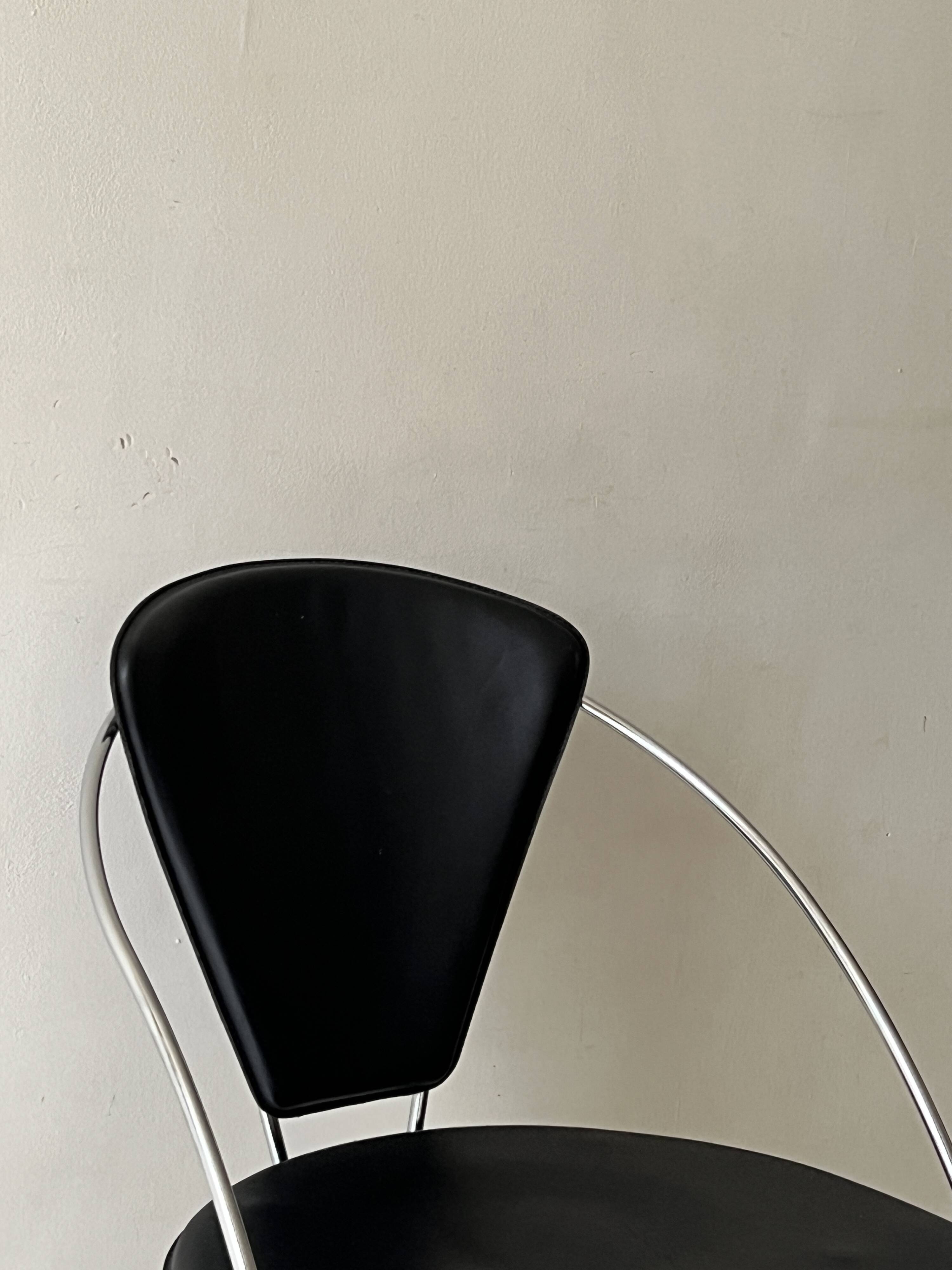 Cantilever wire chair in metal and black leather - Linda de Arrben, Italy 80