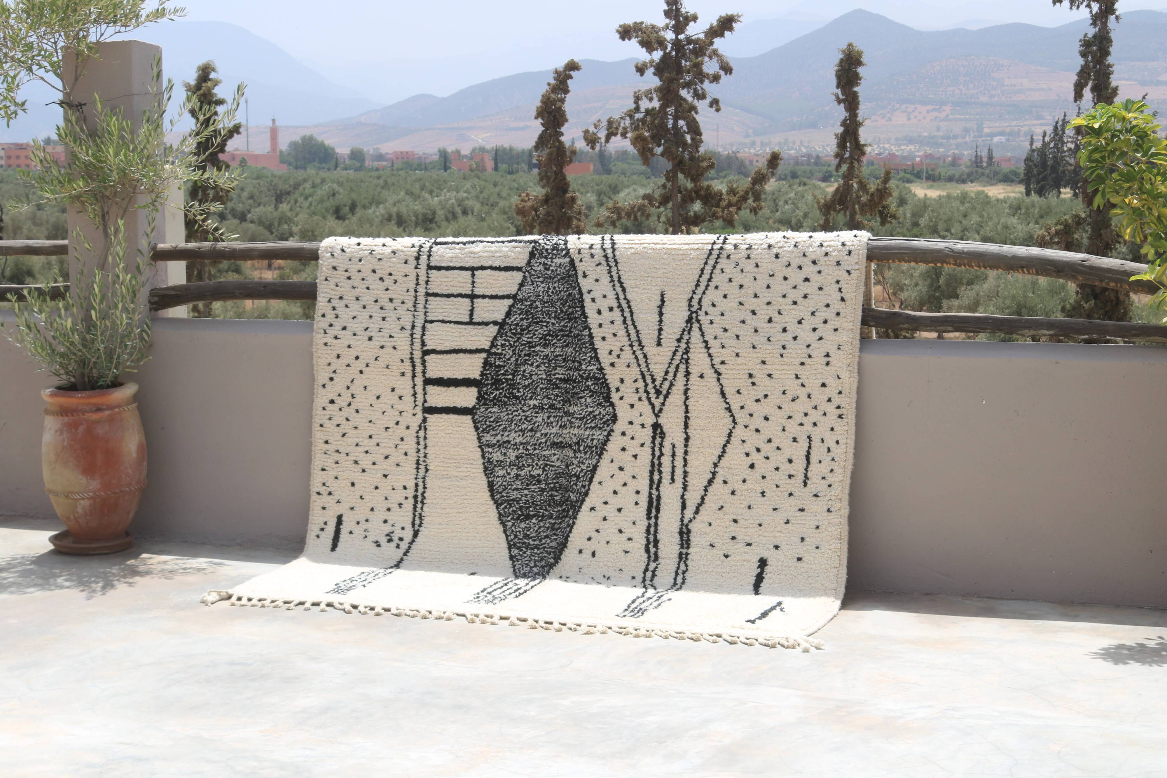 Grand tapis Beni Ouarain, 292 x 212 cm - G1024