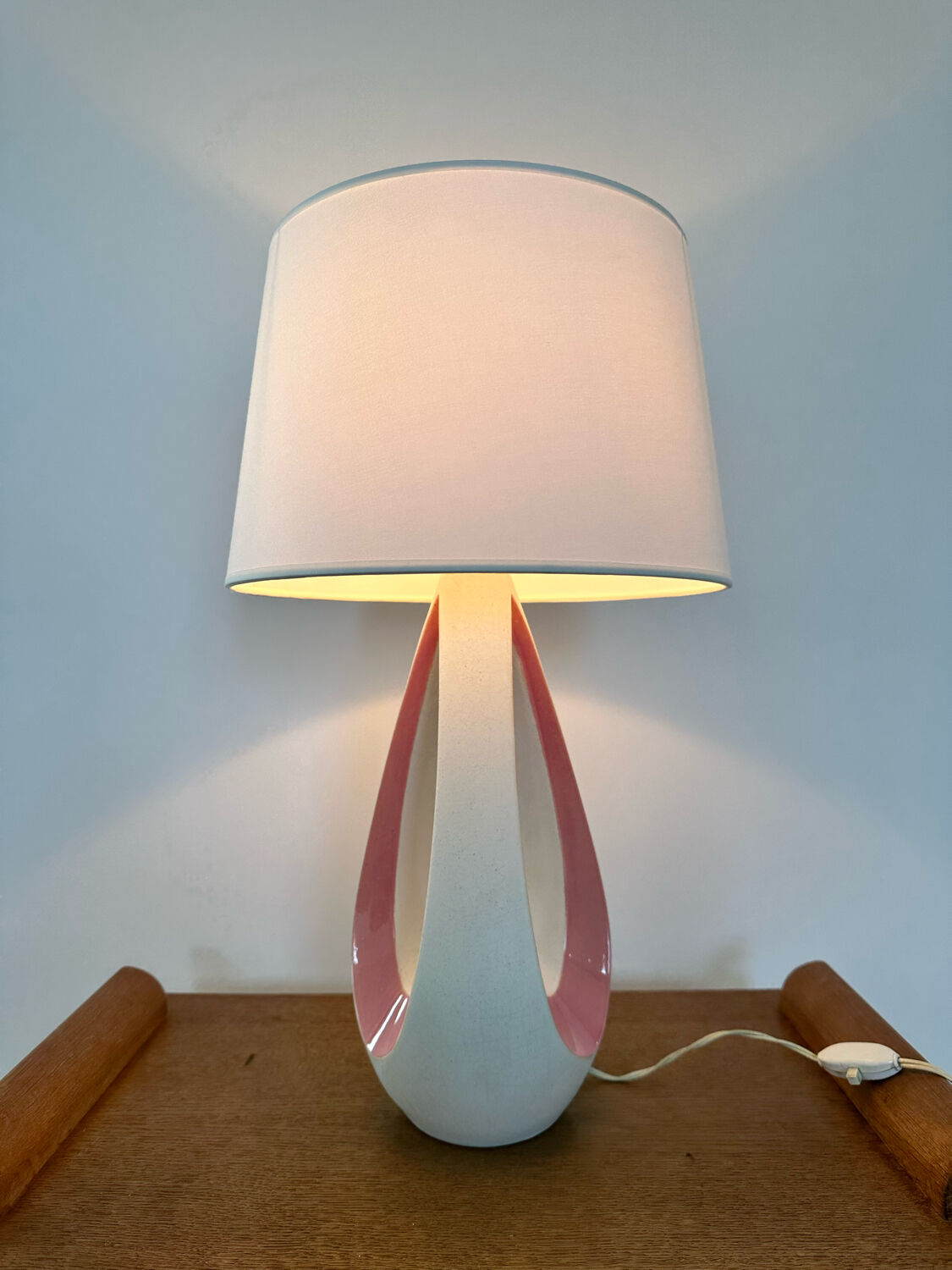 Organic design lamp in white and pink ceramic circa 1950